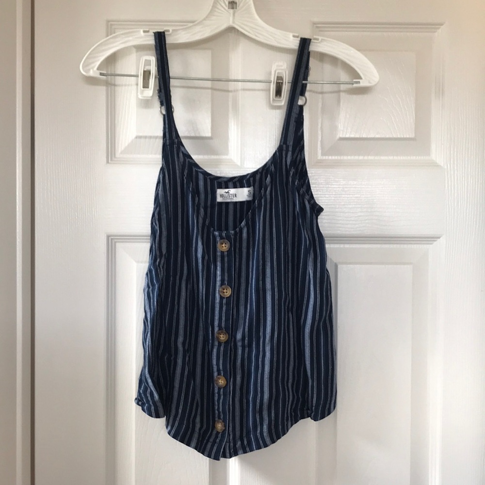 Very cute Hollister tank top.